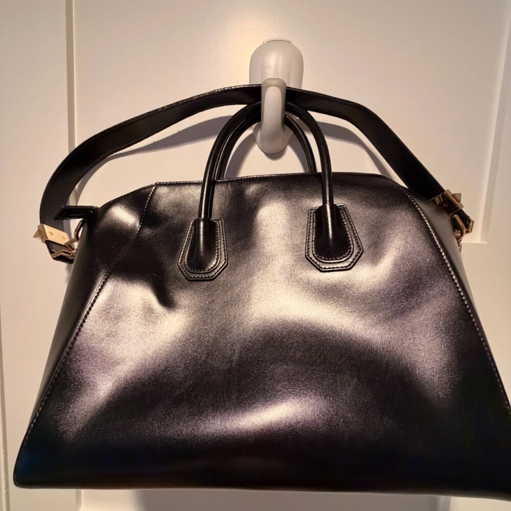 100% Authentic Antigona Medium Bag-Black with Gold Hardware - Picture 5 of 9